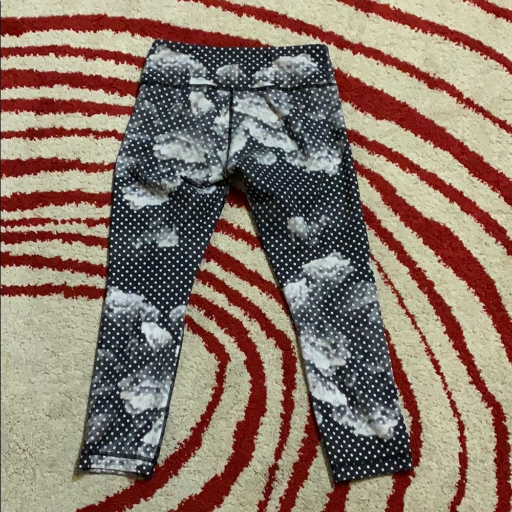 Lululemon yoga leggings size 4